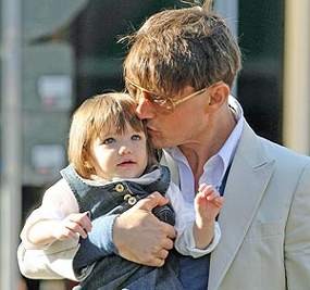 Tom Cruise Belikan Suri Mobil Balap Rp 273 Juta