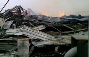  Kobaran Api Mulai Mengecil Setelah 17 Jam