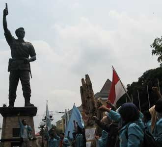 Aksi Desak Penuntasan Kasus Century
