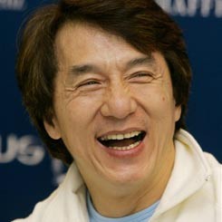 Asyik Berkelahi, Jari Jackie Chan Patah