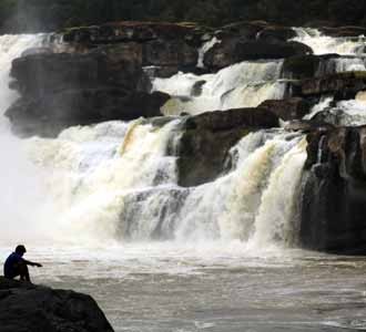 Keindahan Air Terjun Raudal de Jirijirimo