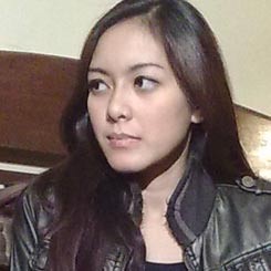 Richa Periksa Kandungan, Gary Iskak Tidur di Rumah