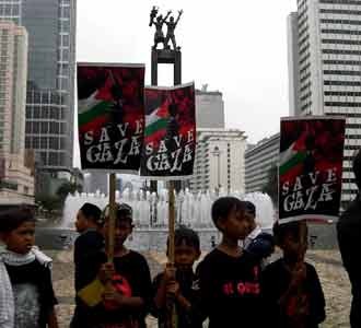 Menuntut Pembangunan Tembok di Gaza Distop