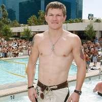 Siap Comeback, Hatton Stop Miras