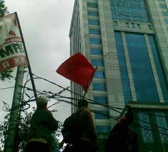 Kantor Sri Mulyani Didemo