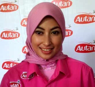 Jilbab Pink Annisa Trihapsari
