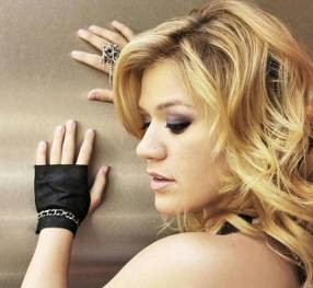 Adrie Subono Incar Solois Perempuan Buka Konser Kelly Clarkson