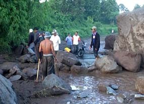 Evakuasi Bebatuan Terkendala Peralatan