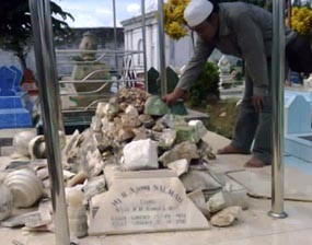 Geger, Makam Keturunan Raja Sumenep Meledak