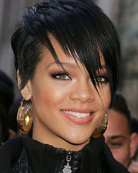 Rihanna Nyanyikan Lagu Bob Marley Untuk Haiti