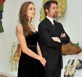 Angelina Jolie Selingkuh Dengan Guru Seksi