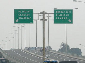 Jatuh dari Fly Over Cawang, Wanita Muda Tewas