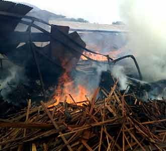 Pabrik Arang di Gresik Terbakar