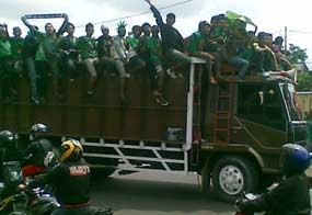 Andi: Suporter Anarkis Harus Dihukum & Dilarang Nonton Lagi