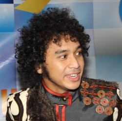 Nidji Tunjukkan Batik Milik Indonesia di Malaysia 