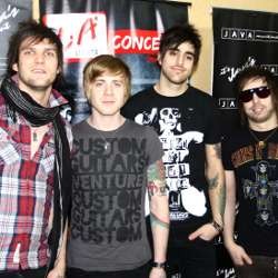 Boys Like Girls Cari Perempuan Bak Taylor Swift