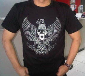 Bangga Berkaos Garuda Cukup Rp 80 Ribu