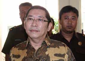 Pledoi Jerry Hermawan Lo Ditunda