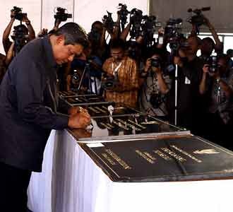 SBY Resmikan Tol Kanci-Pejagan