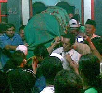 Jenazah Bonek Tiba di Rumah Duka