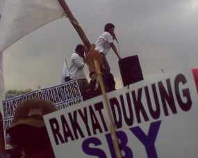 Demo Dukung SBY, Pengamen Kebagian Rp 25 Ribu