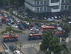 Angkutan Langka Disewa Pendemo, Penumpang Terlantar