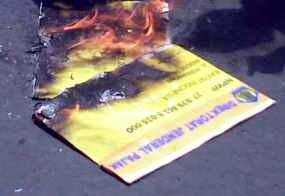 Usung Kasus Century, Pendemo Semarang Bakar NPWP