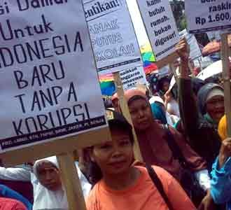 Demonstran Mulai Masuki Kawasan Istana