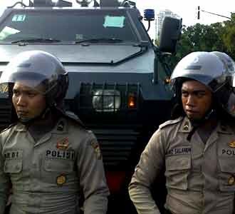 Aksi Polisi di Depan Istana 