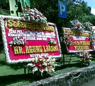 Karangan Bunga untuk Rektor ITB