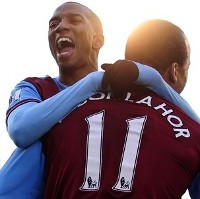 Villa Raih Tiga Angka, Spurs Buang Peluang