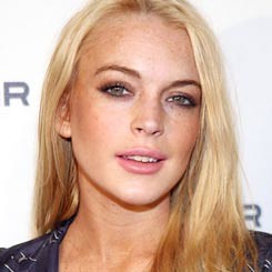 Lindsay Lohan Topless & Basah-basahan di Machete