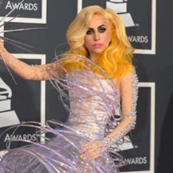 Didandani Armani, Lady Gaga Merasa Terhormat