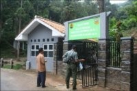 Vila Milik Ryamizard Dilengkapi Lapangan Sepakbola & Sawah