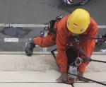 Aksi Para Spiderman Bersihkan Stasiun