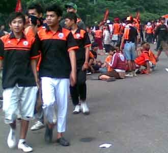 Jakmania Serbu Gelora Bung Karno