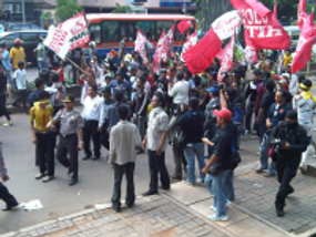 Demo di KPK Ricuh, Jumper Kejar-Kejaran dengan Polisi
