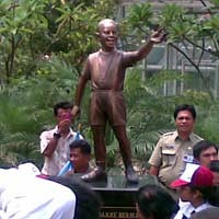 Patung Obama Kecil Akan Dipindahkan ke SD 01 Menteng