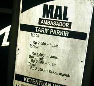 Parkir di Mal Ambasador Normal