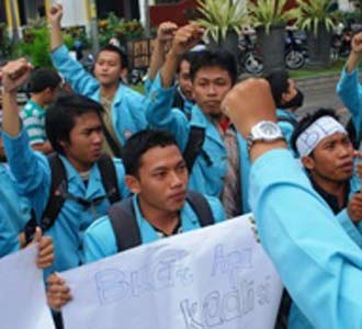 BEM Kecam Pansus Century