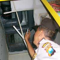 Diduga Pipa Pembuangan Tidak Kuat Menampung Air Hujan