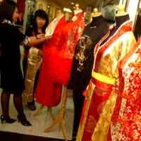 Jelang Imlek, Penyewa Baju Khas Tionghoa Laris Manis