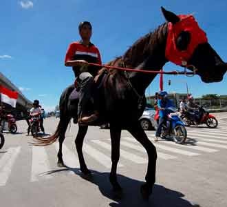 Demo Makelar Kasus Sambil Berkuda