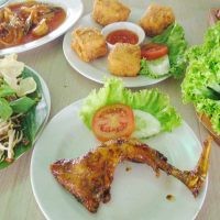 Sedep Pisan Karedok Racikan Mang Kabayan
