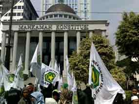 FBR & Garis Desak MK Tolak Uji Materi UU Penistaan Agama