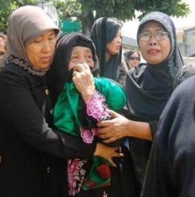 Ibunda Nasrudin Dibawa ke RS