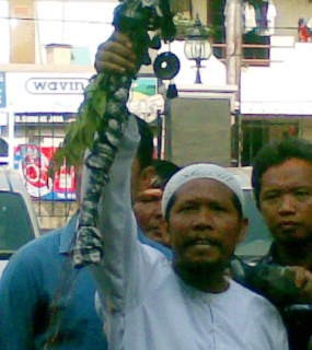 Pembawa Golok Pusaka Berorasi Siap Jadi Teroris