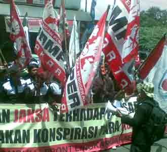 Pendukung Antasari Datangi PN Jaksel