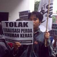 Tolak Perda Miras, HTI Geruduk Gedung Dewan