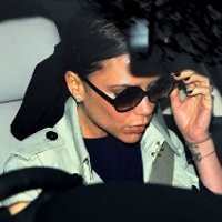 Victoria Beckham Senang Sembunyi di Mobil